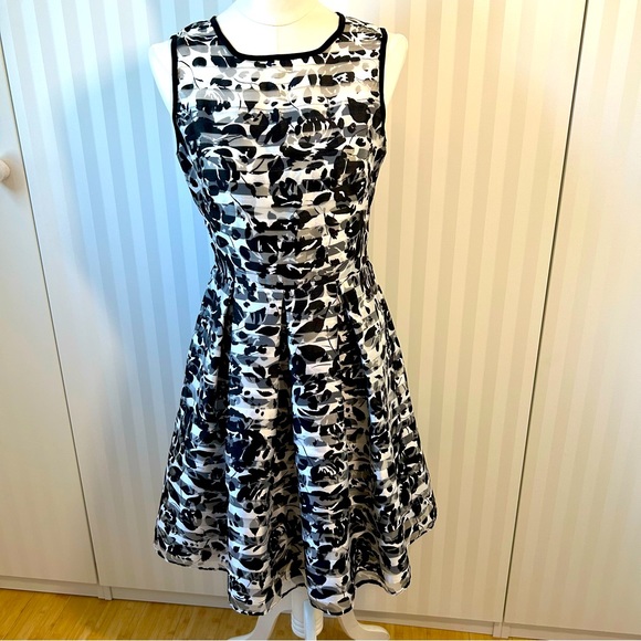 Roz & Ali Dresses & Skirts - Roz & Ali black and white striped floral flared sleeveless party dress Size 4